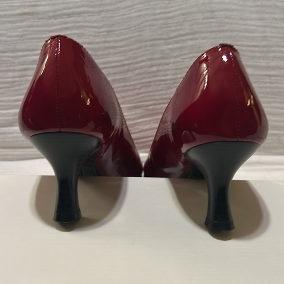 Hush Puppies Patent Red Slip On Curved Pump Women's Size 9 - Picture 9 of 15